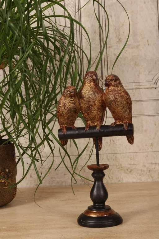 Papukaijapatsas jalustalla – kulta – 33 cm